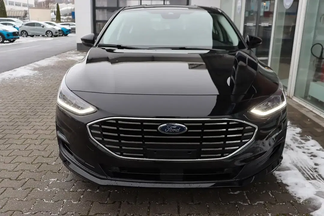 Ford Focus - Thumbnail 3
