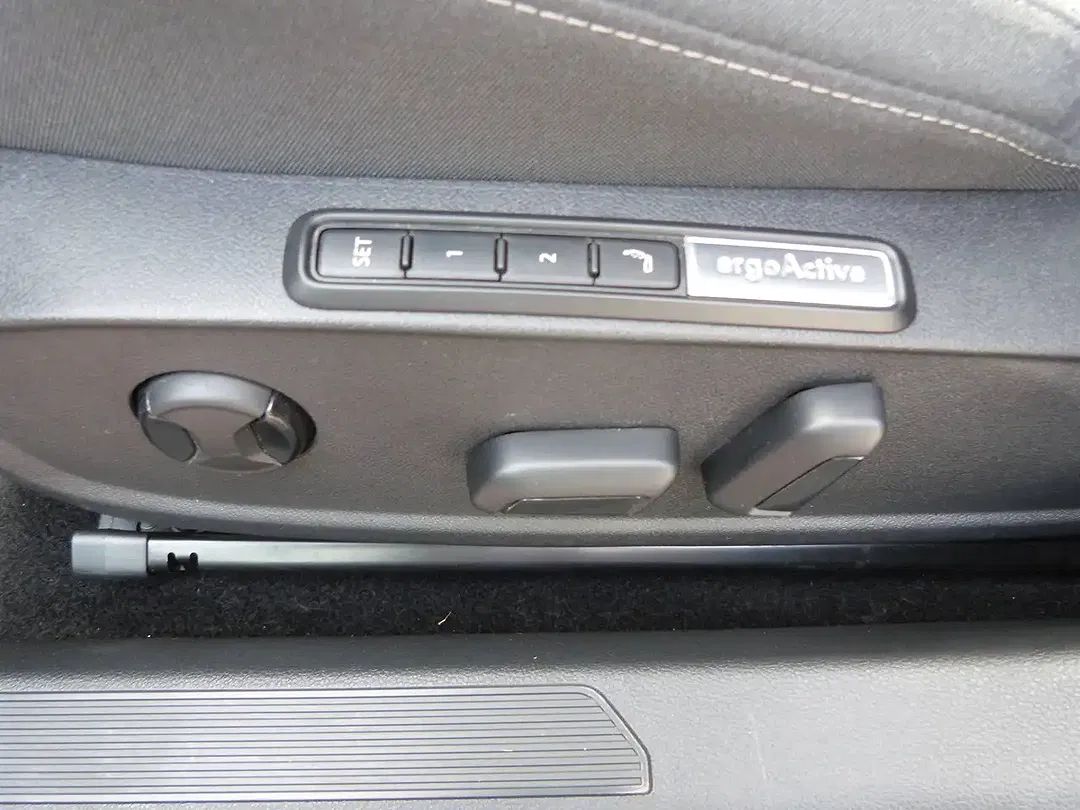 Volkswagen Golf - Thumbnail 14