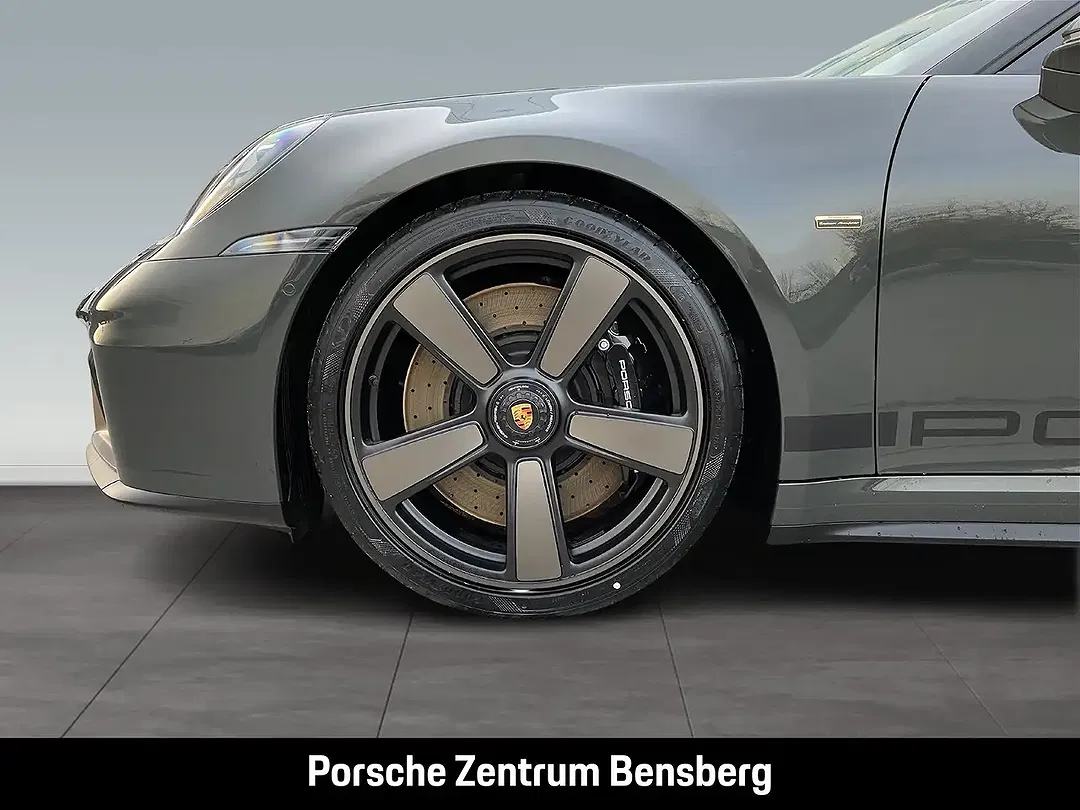 Porsche 911 - Thumbnail 9