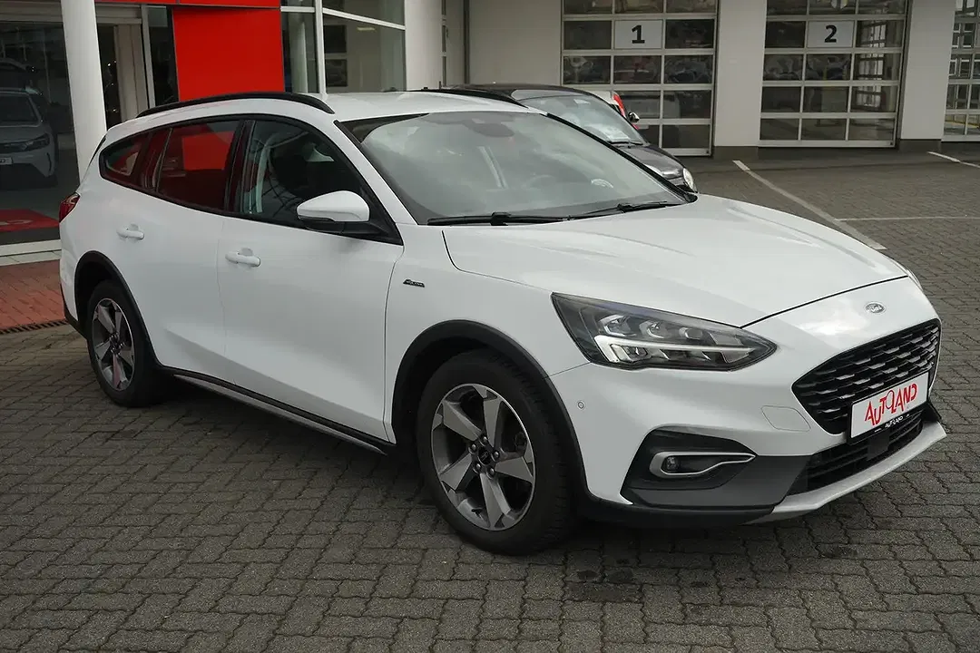 Ford Focus - Thumbnail 3