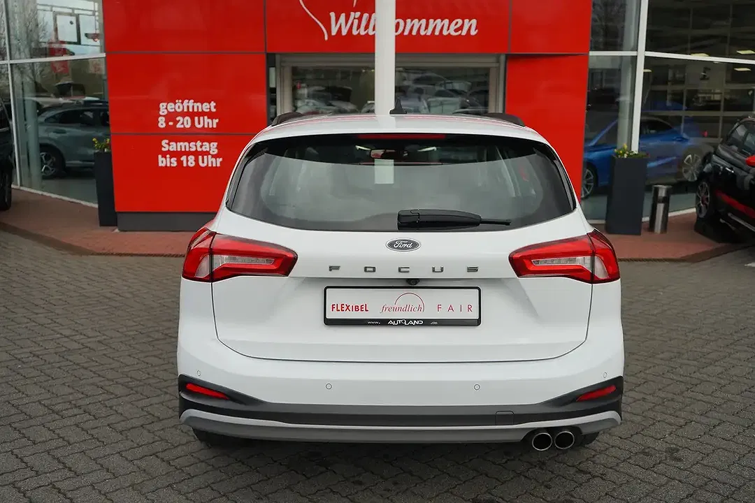 Ford Focus - Thumbnail 6