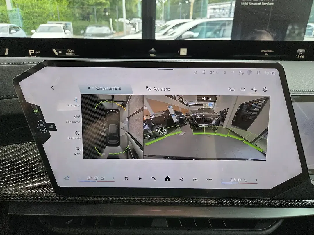 BMW i7 - Thumbnail 11