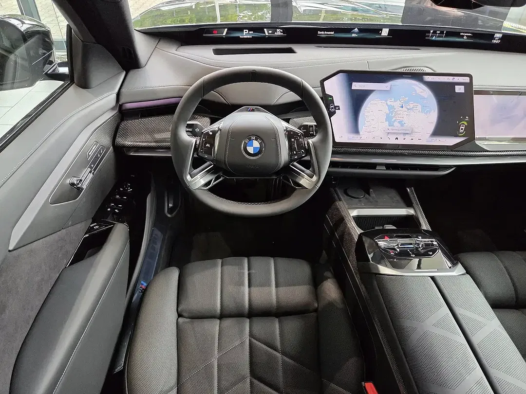 BMW i7 - Thumbnail 6