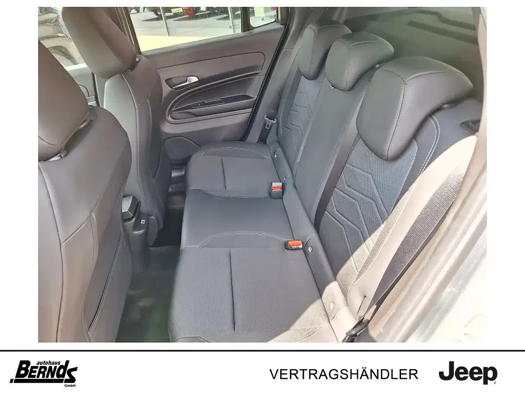 Jeep Avenger - Thumbnail 9