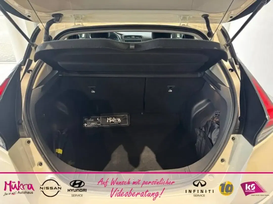Nissan Leaf - Thumbnail 3