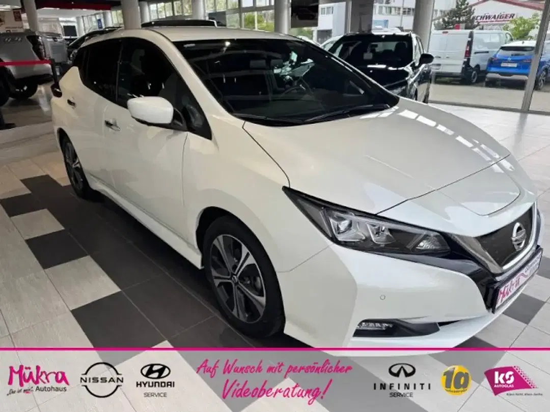 Nissan Leaf - Thumbnail 5