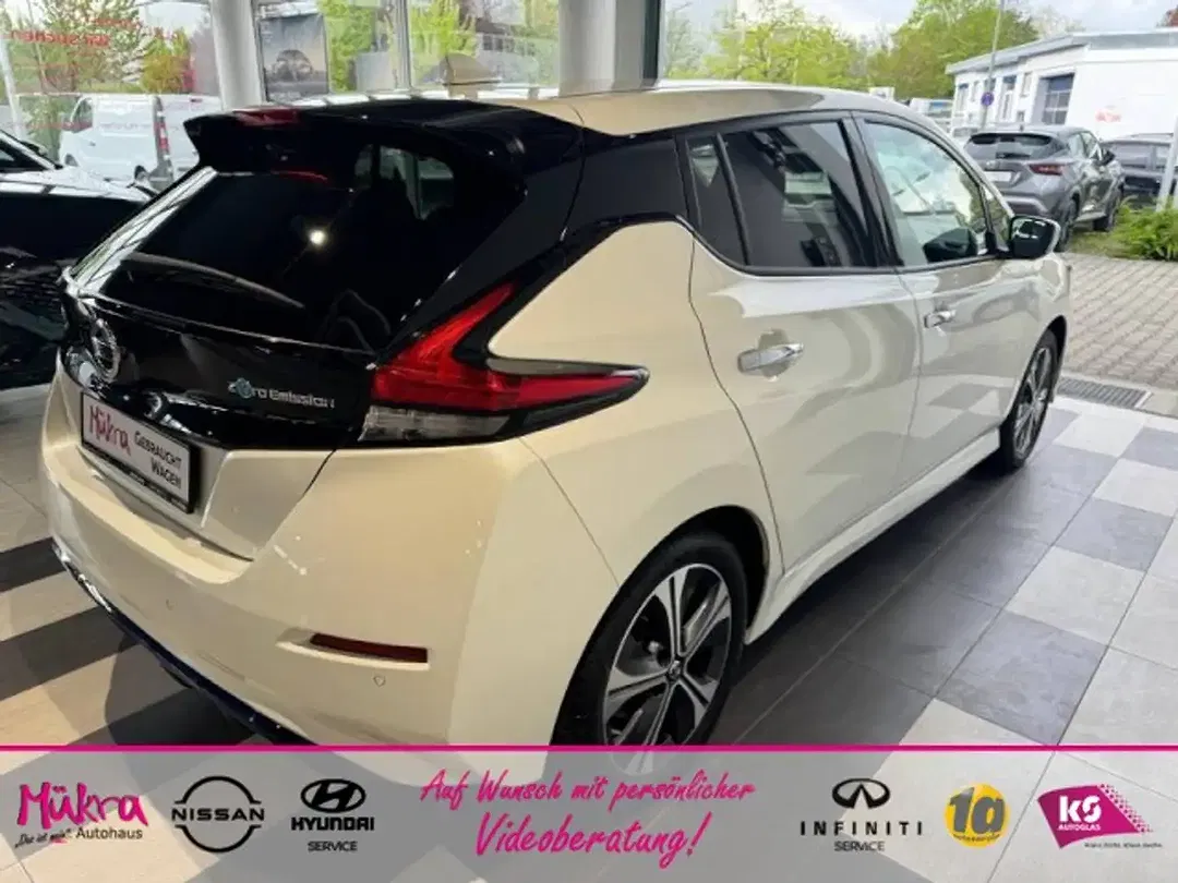 Nissan Leaf - Thumbnail 6