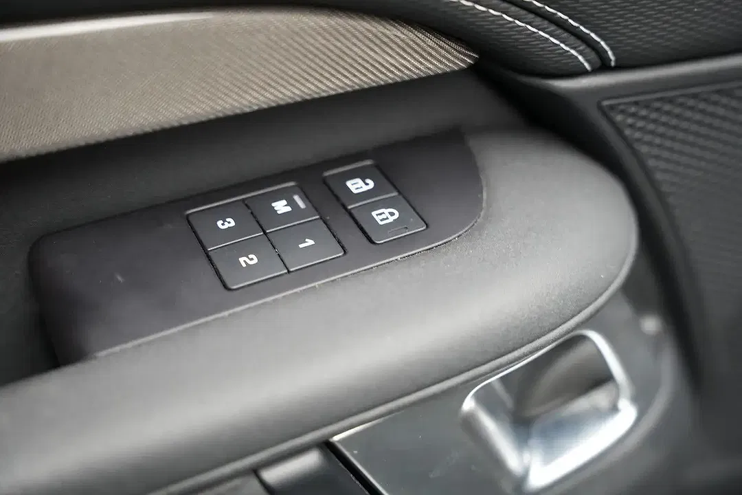 Land Rover Discovery - Thumbnail 12