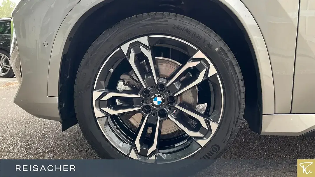 BMW X1 - Thumbnail 3