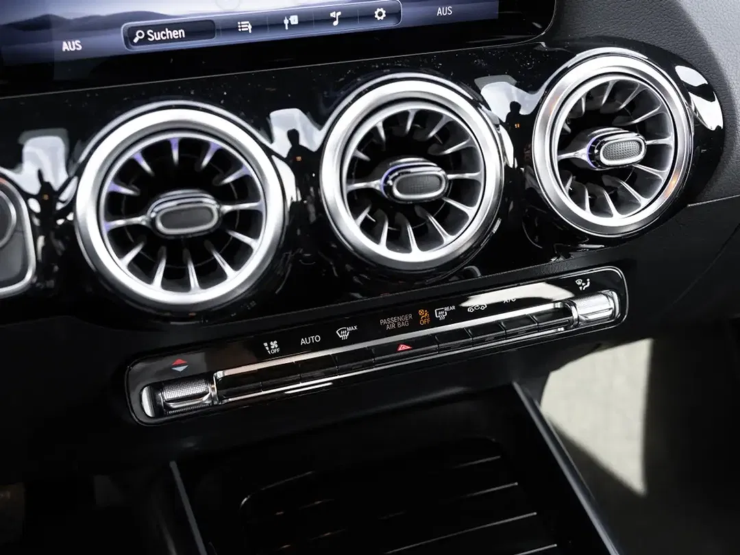 Mercedes-Benz GLA 200 - Thumbnail 14