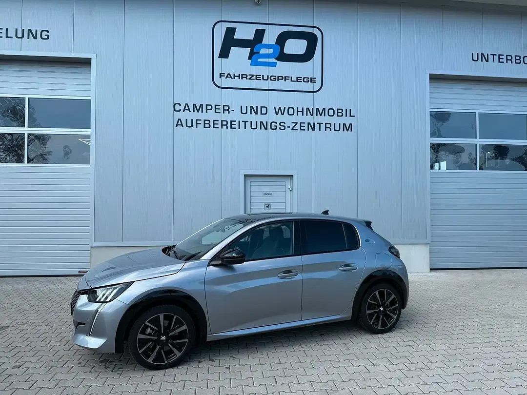 Peugeot 208 GT - foto 2
