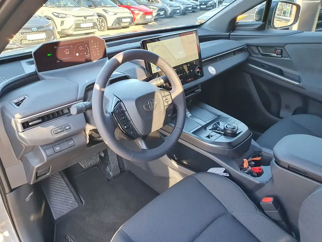 Toyota C-HR - Thumbnail 11