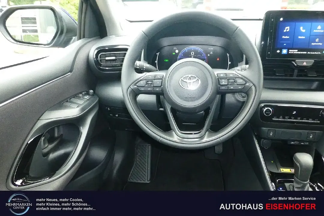 Toyota Yaris - Thumbnail 6