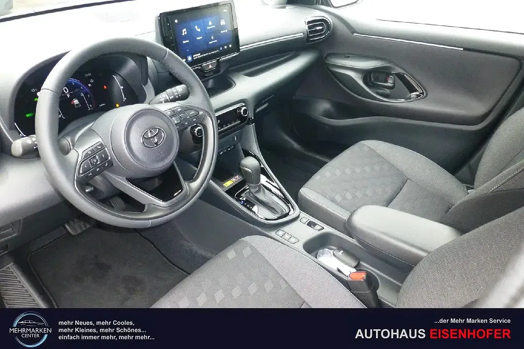 Toyota Yaris - Thumbnail 8