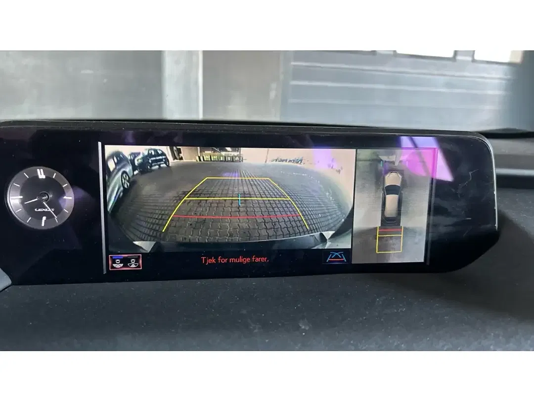 Lexus UX 300e - Thumbnail 10