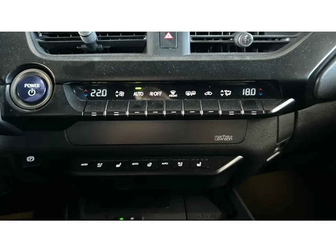 Lexus UX 300e - Thumbnail 11