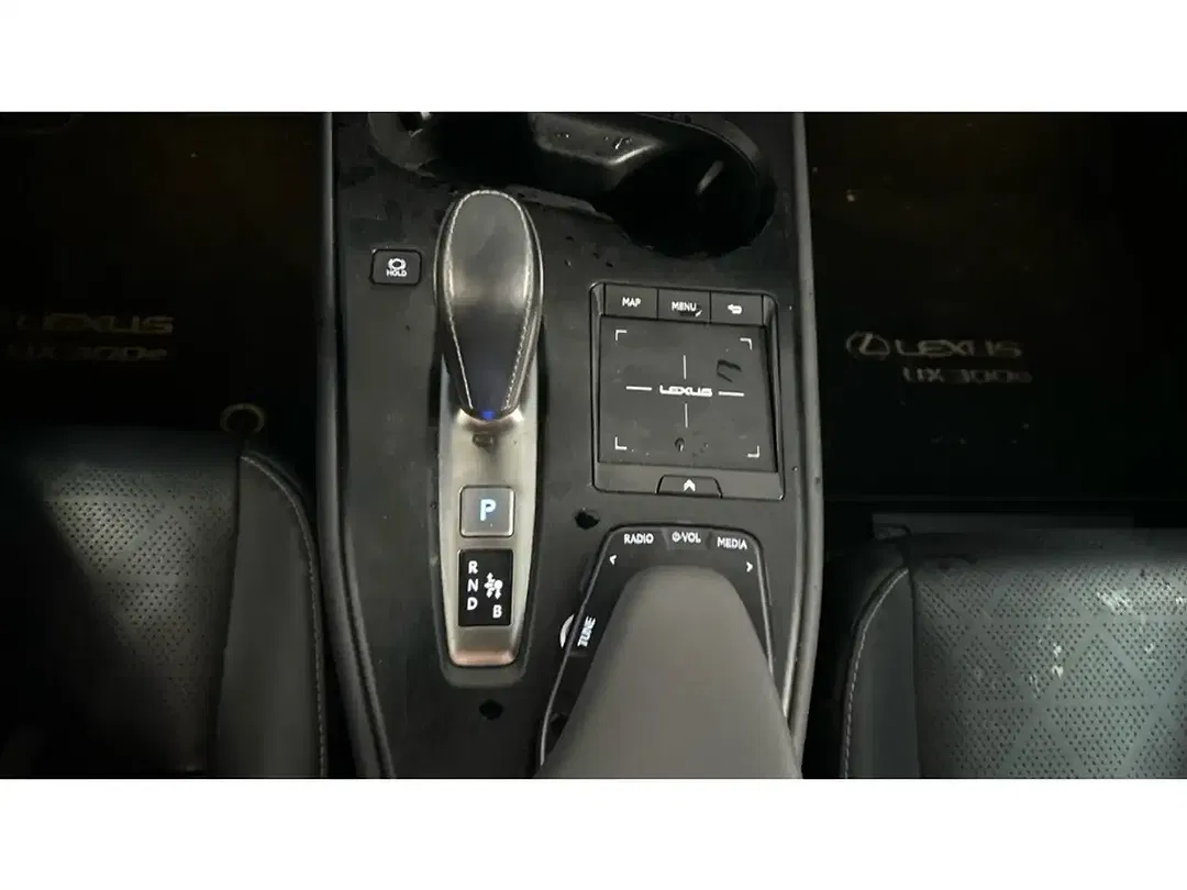 Lexus UX 300e - Thumbnail 12