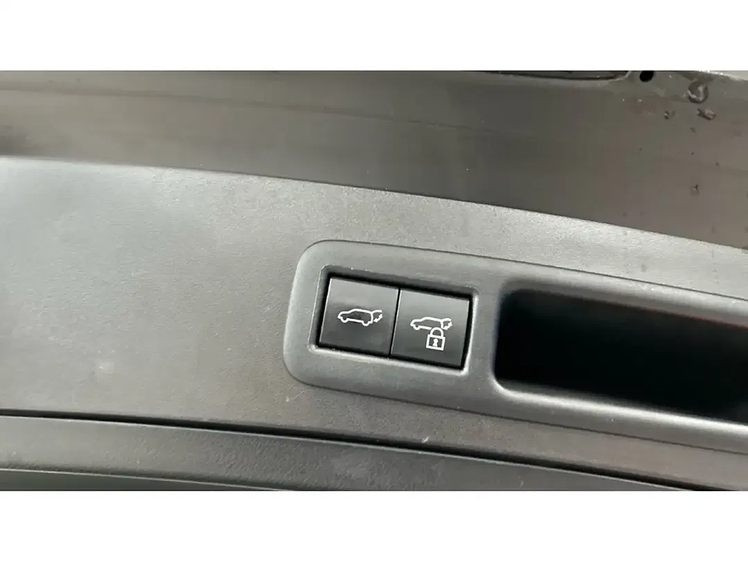 Lexus UX 300e - Thumbnail 17