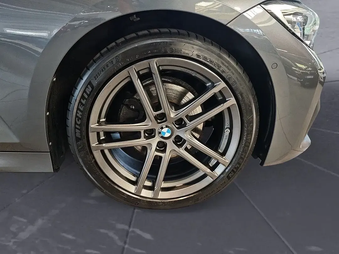 BMW 320 - Thumbnail 10