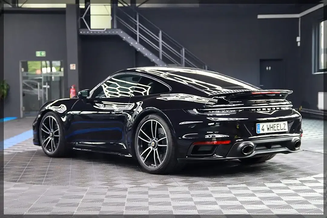 Porsche 911 - Thumbnail 4