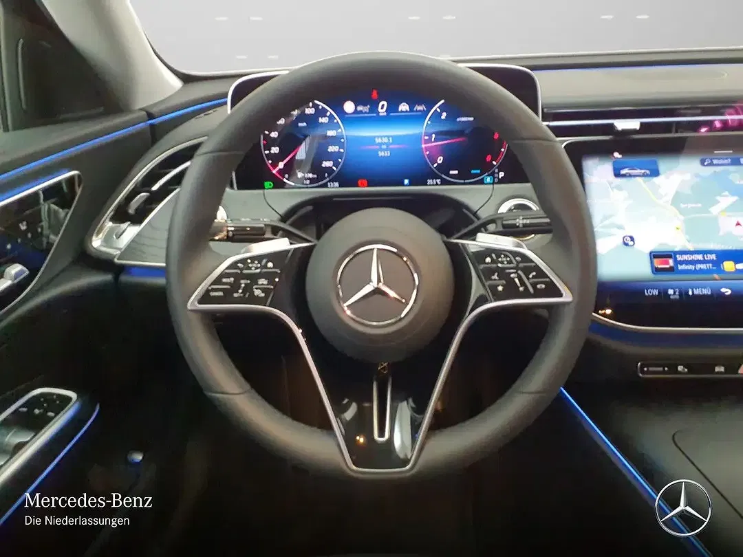 Mercedes-Benz E 220 - Thumbnail 13
