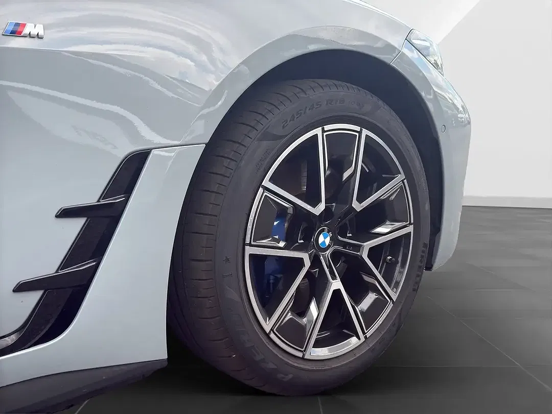 BMW i4 - Thumbnail 8