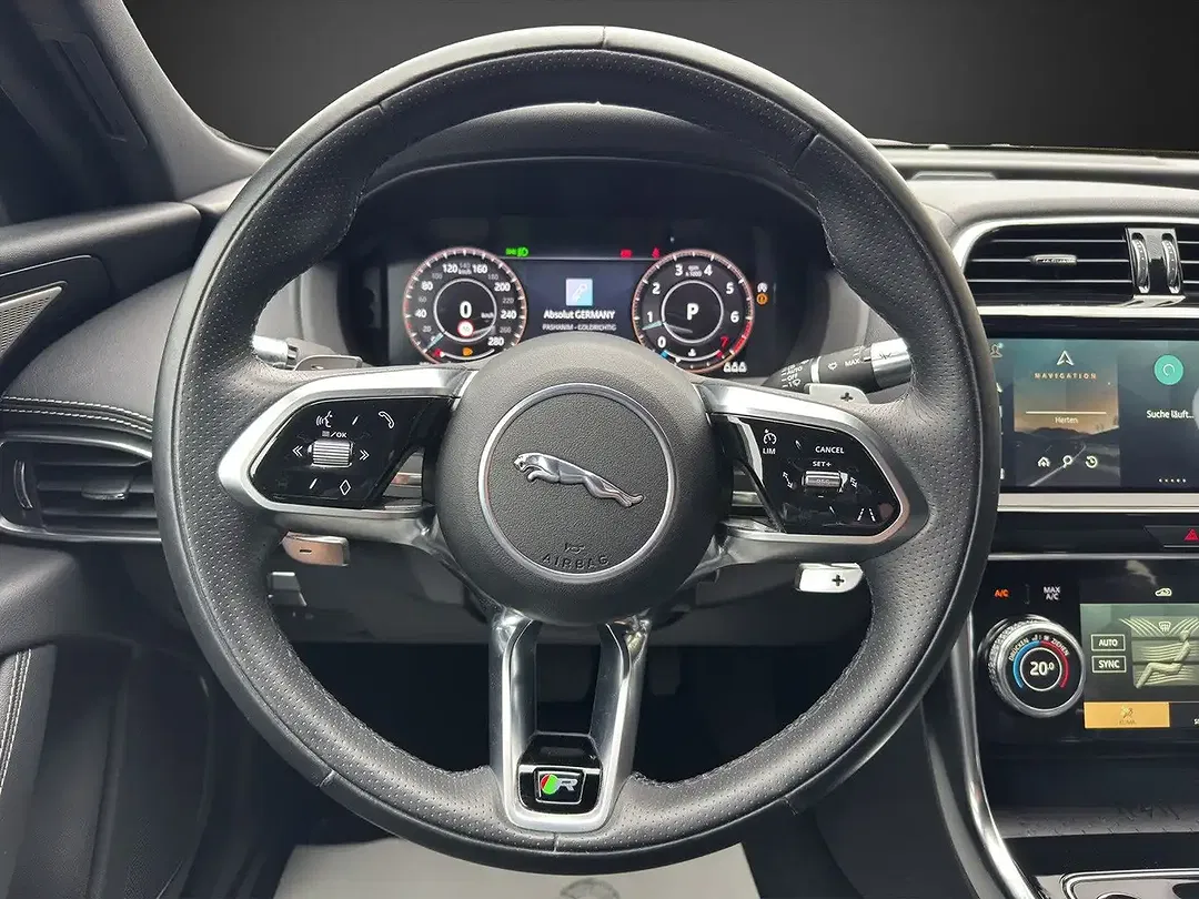 Jaguar XE - Thumbnail 13