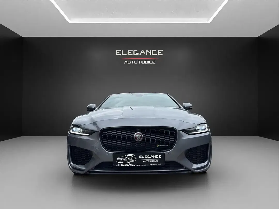 Jaguar XE - Thumbnail 8