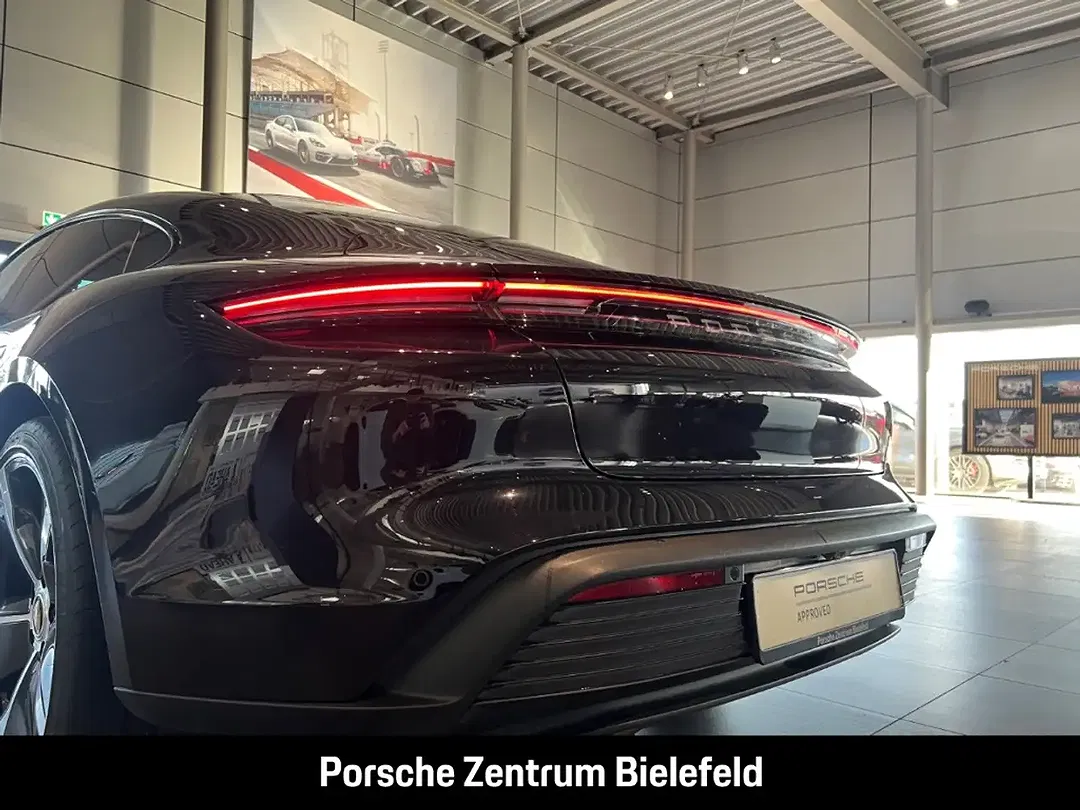 Porsche Taycan - Thumbnail 15