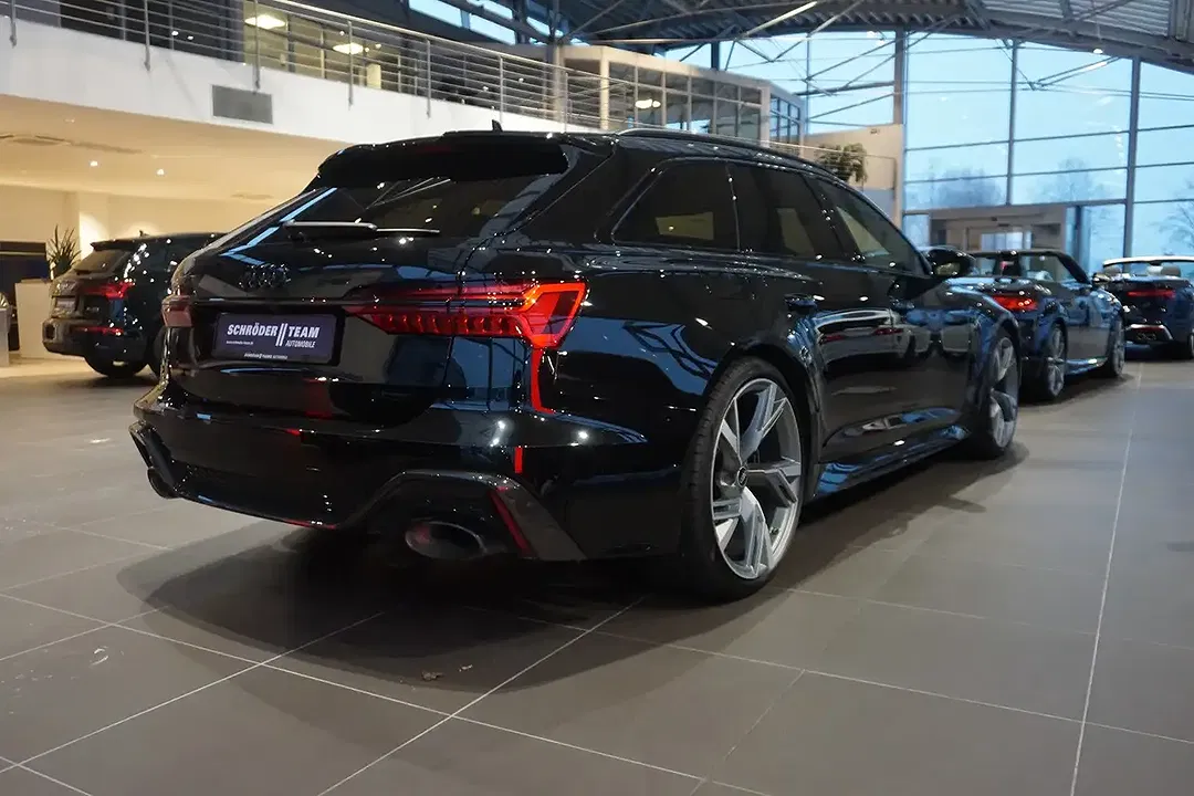 Audi RS6 - Thumbnail 3