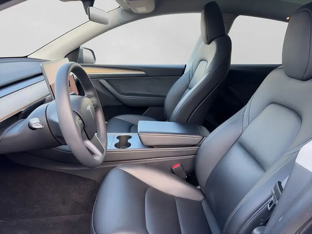 Tesla Model Y - Thumbnail 11