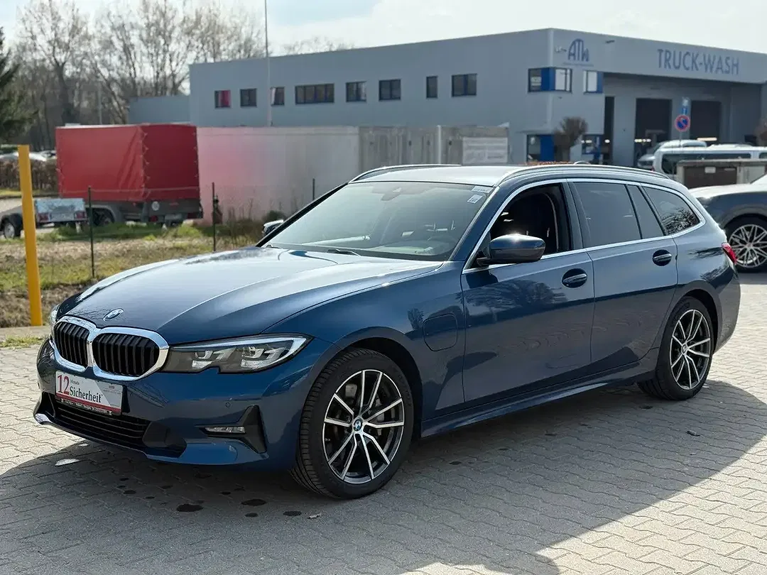 BMW 330 - Thumbnail 4