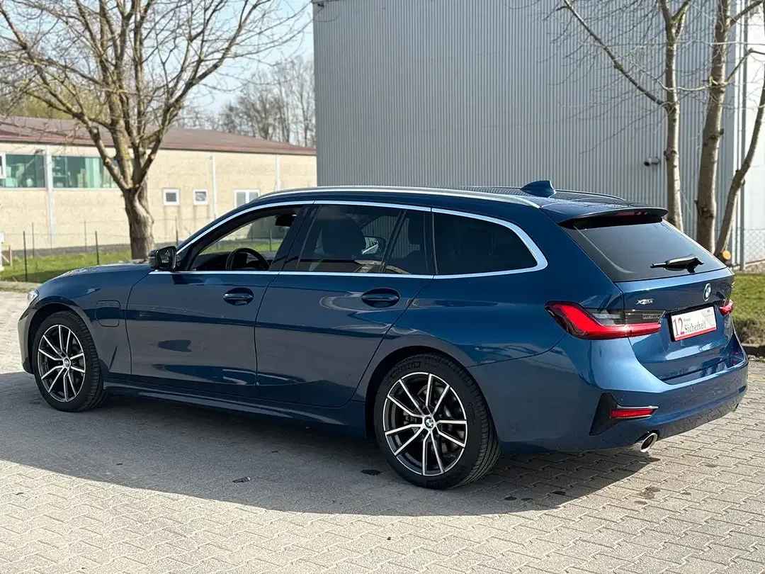 BMW 330 - Thumbnail 5