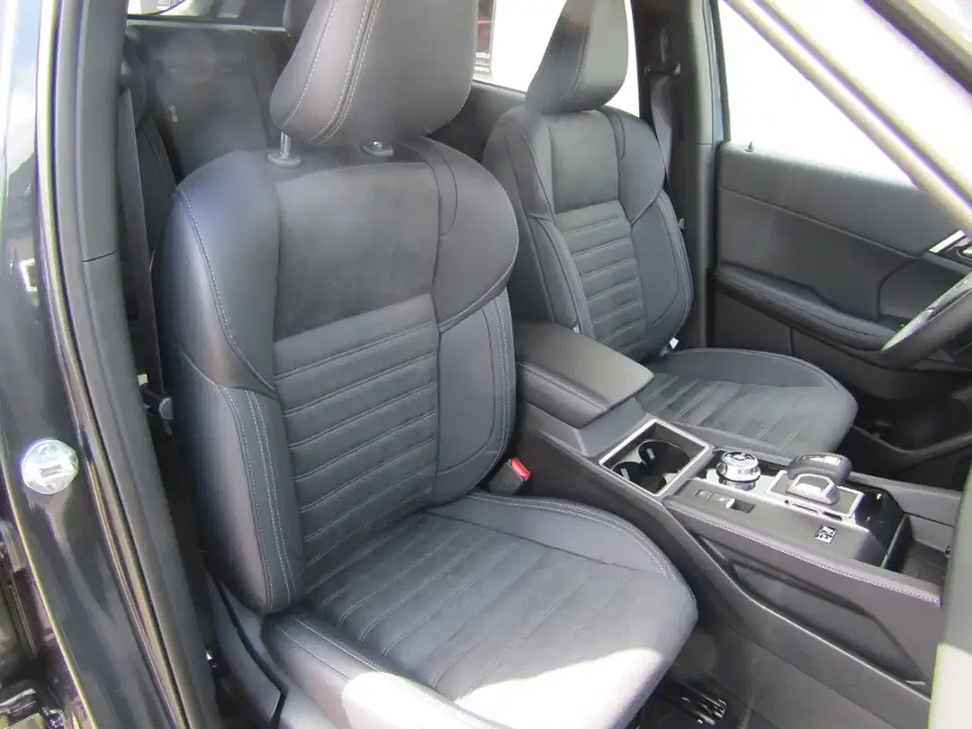 Mitsubishi Outlander - Thumbnail 4
