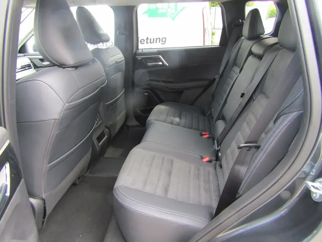 Mitsubishi Outlander - Thumbnail 5