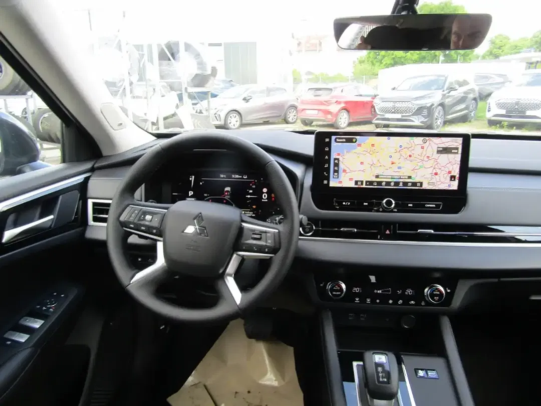 Mitsubishi Outlander - Thumbnail 8