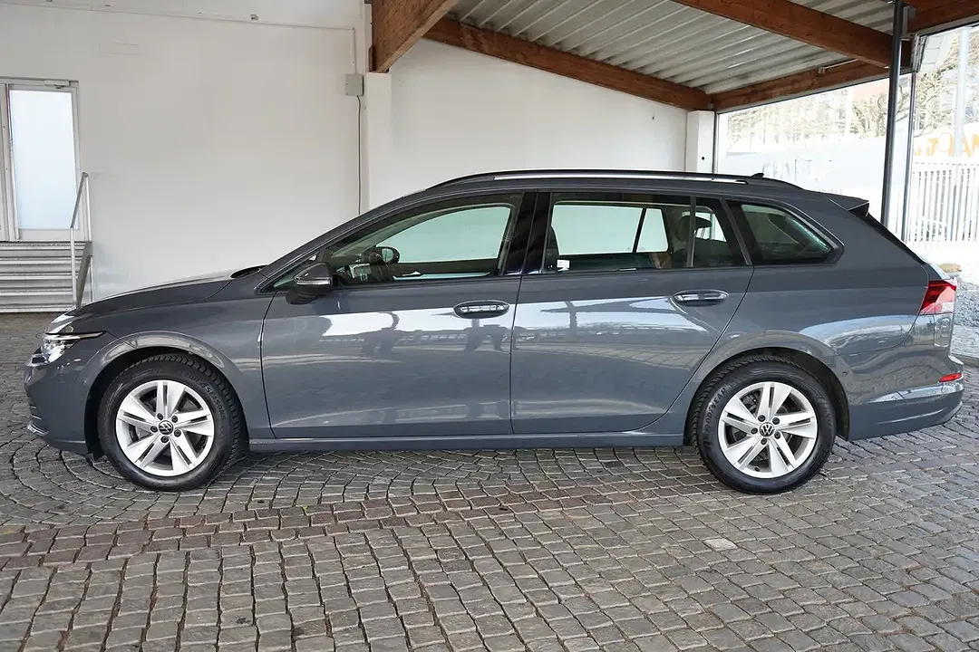 Volkswagen Golf - Thumbnail 1