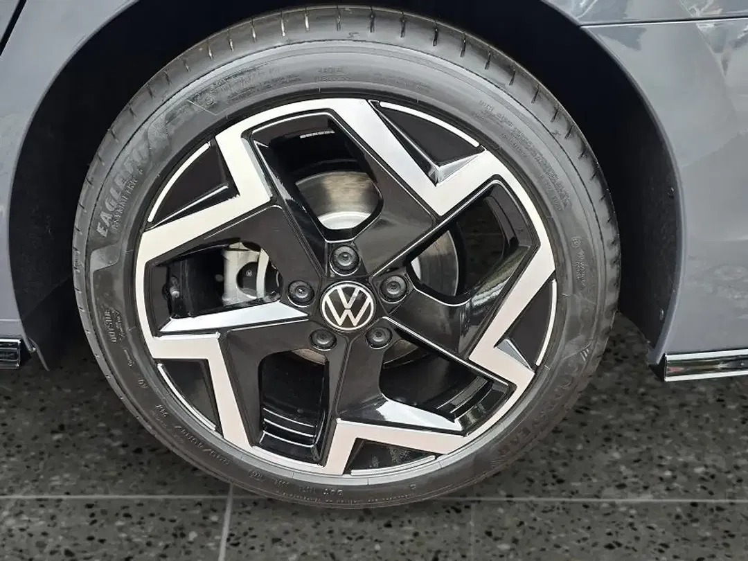 Volkswagen Golf - Thumbnail 11