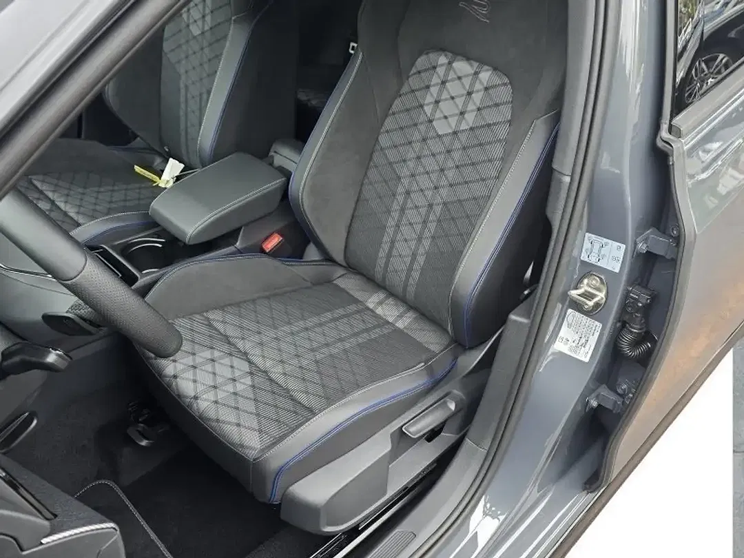 Volkswagen Golf - Thumbnail 2
