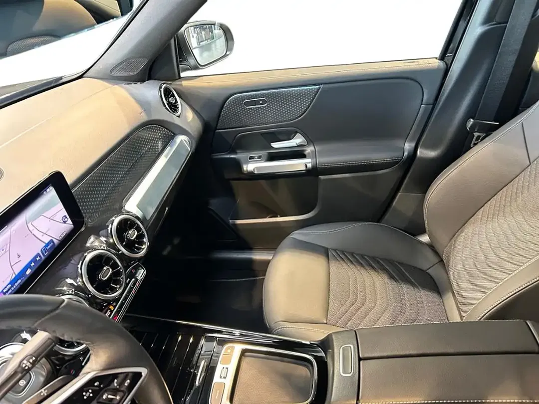 Mercedes-Benz GLB 200 - Thumbnail 7