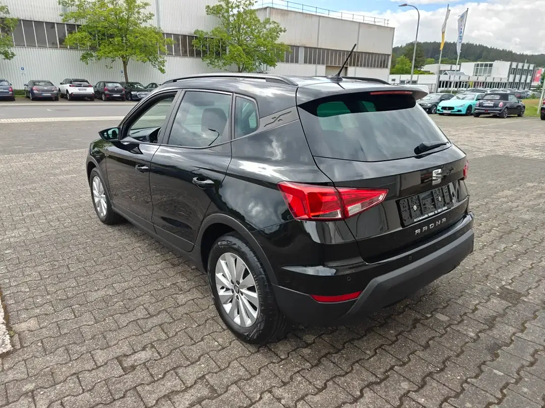 SEAT Arona - Thumbnail 3