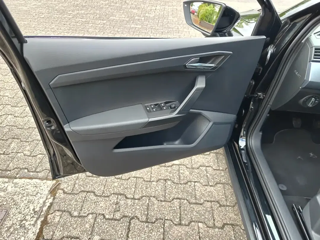 SEAT Arona - Thumbnail 5