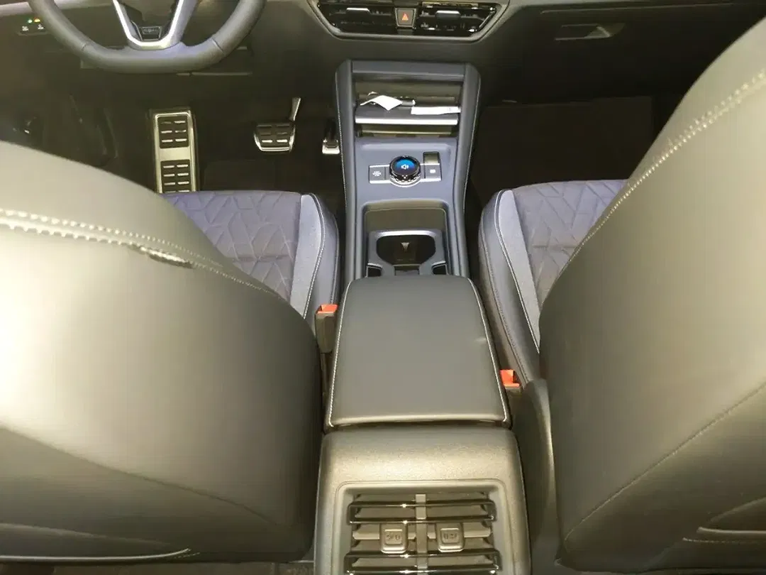 Volkswagen Tiguan - Thumbnail 10
