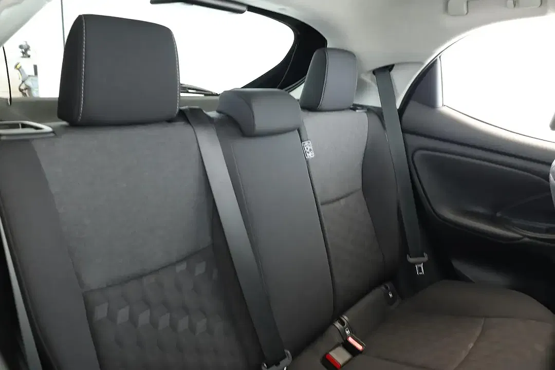 Toyota Yaris - Thumbnail 13
