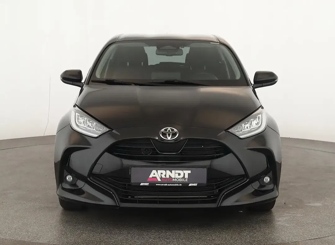 Toyota Yaris - Thumbnail 3