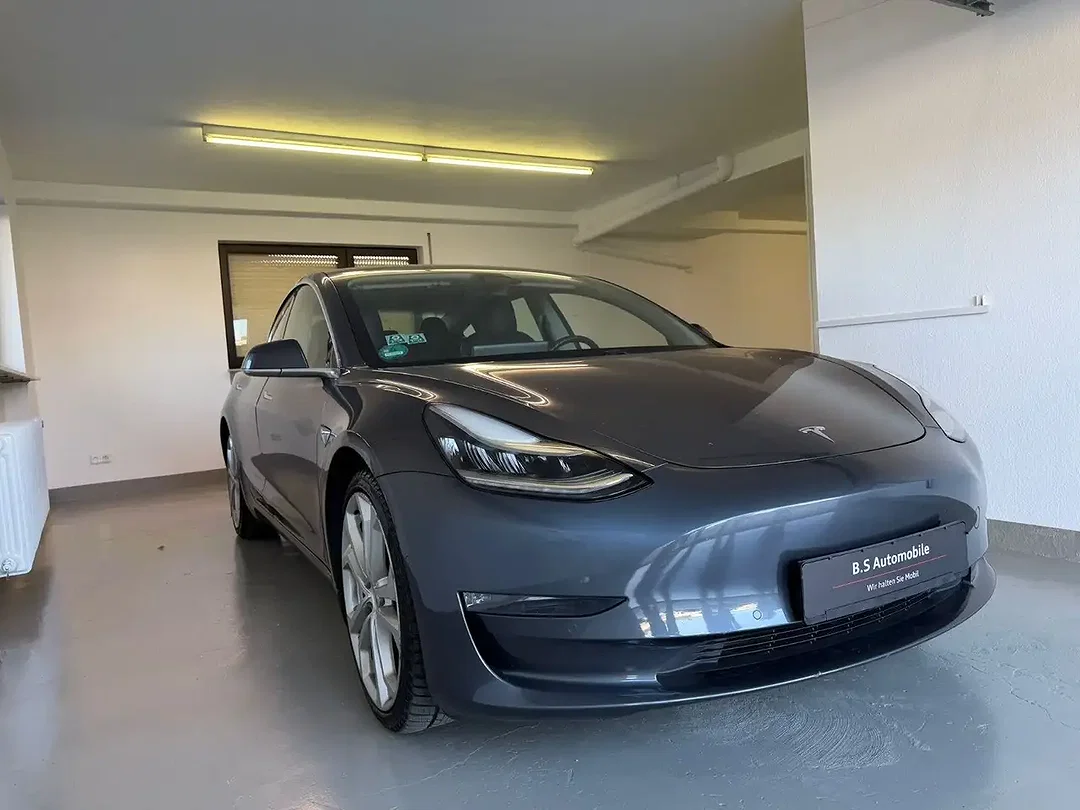 Tesla Model 3 - Afbeelding 1