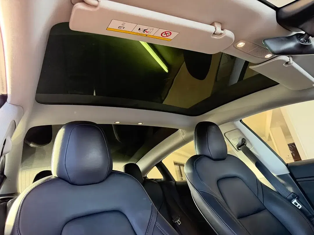 Tesla Model 3 - Thumbnail 10