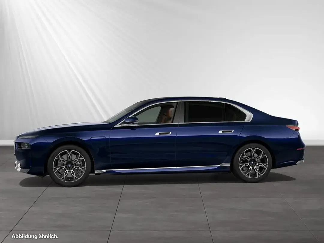 BMW 750 - Thumbnail 5