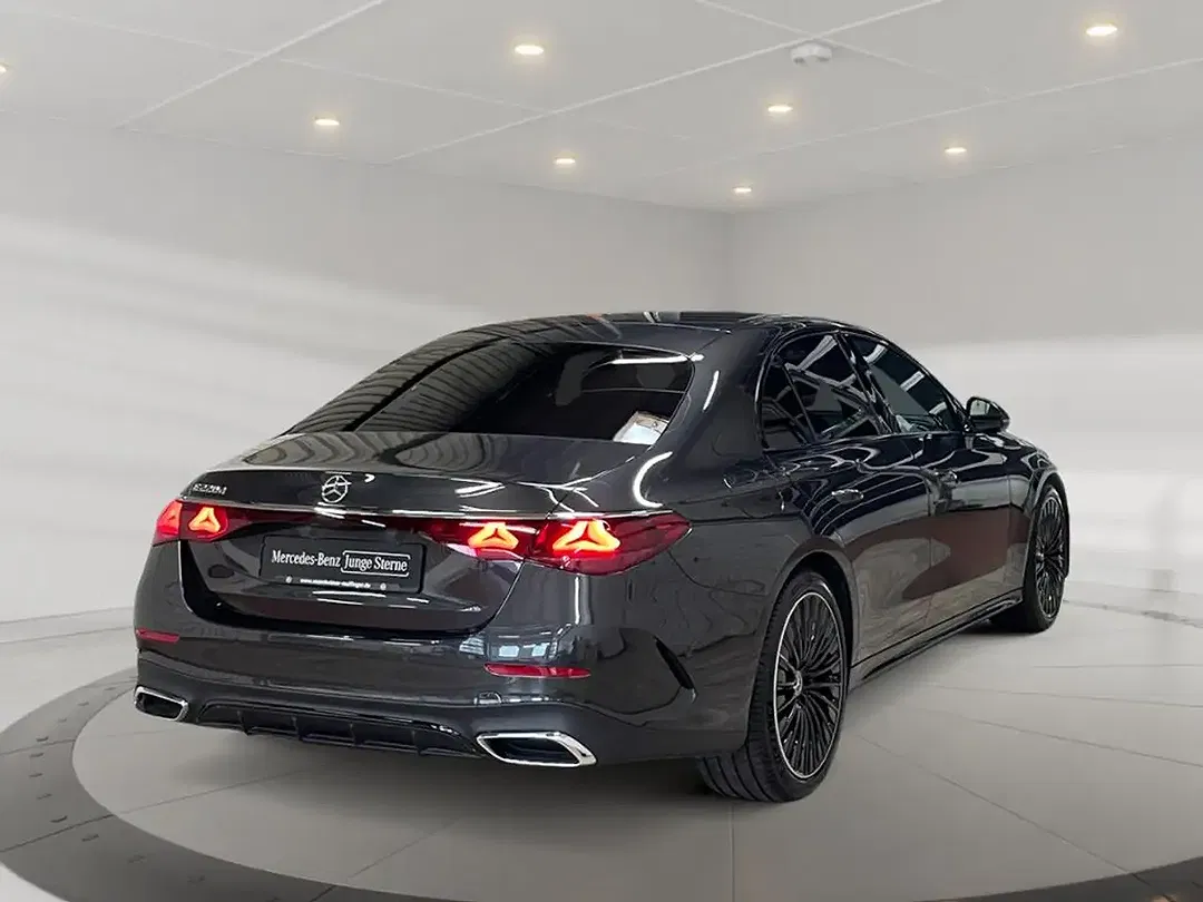 Mercedes-Benz E 220 - Thumbnail 2