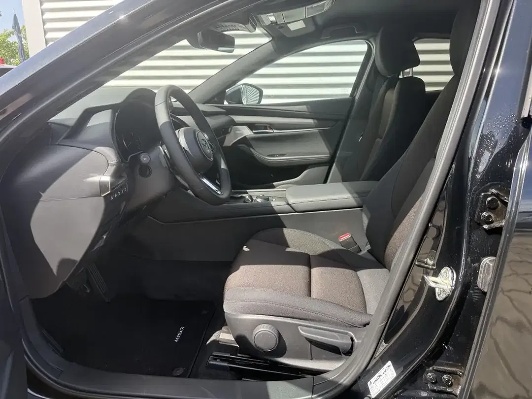 Mazda 3 - Thumbnail 8
